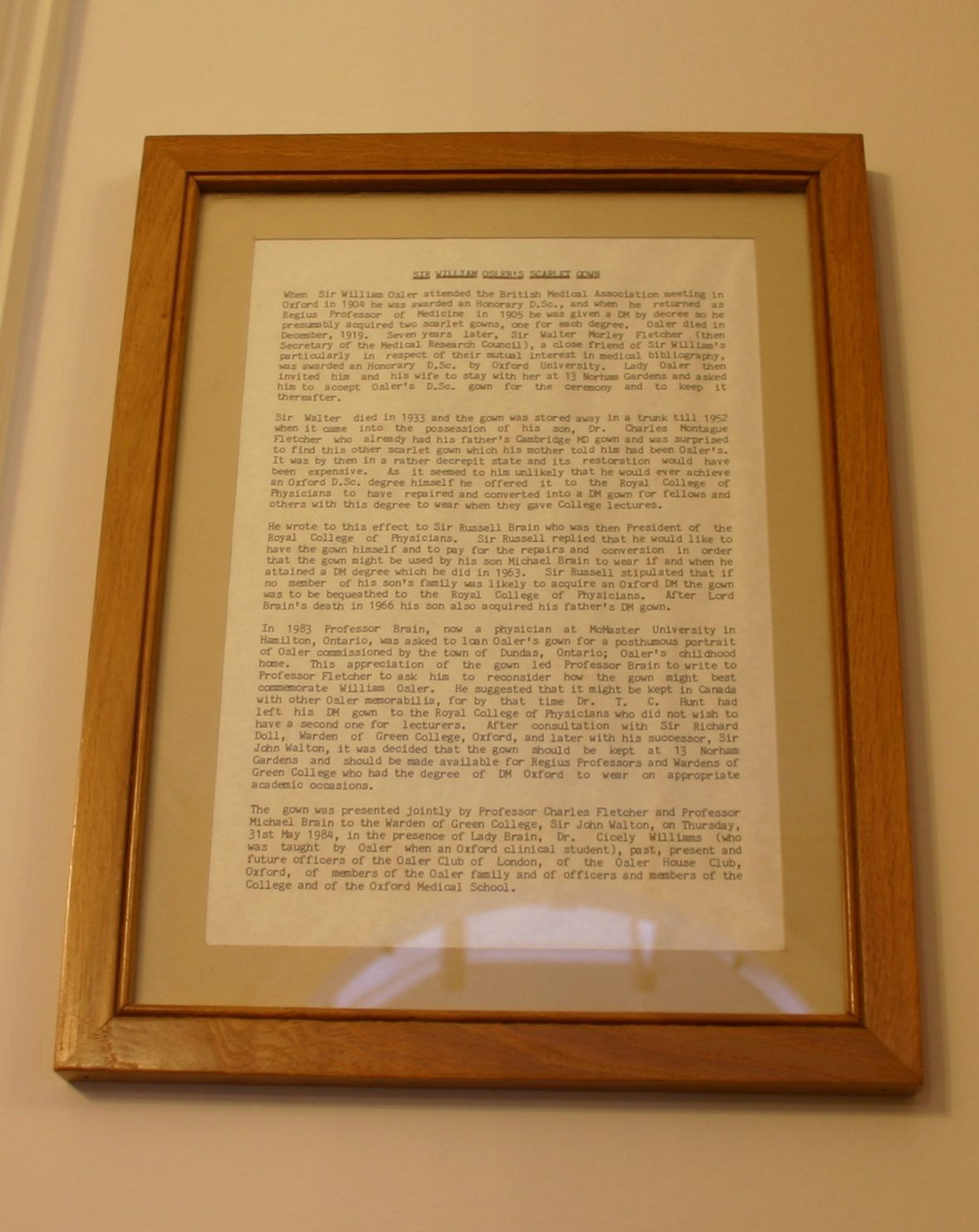 William Osler's academic gown, Osler-McGovern Centre, Oxford, UK - 03.JPG